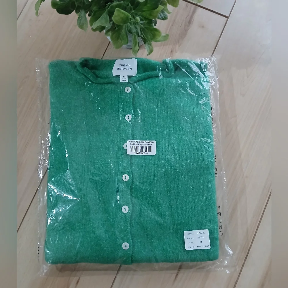 NIP Vestique Boutique Kelly Green Main Character Cardigan Size Medium Sold Out! - Picture 4 of 4